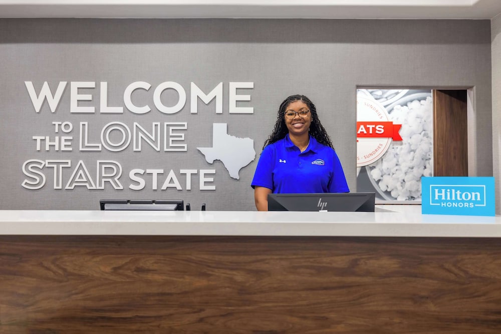 Hampton Inn & Suites Brenham - photo 2