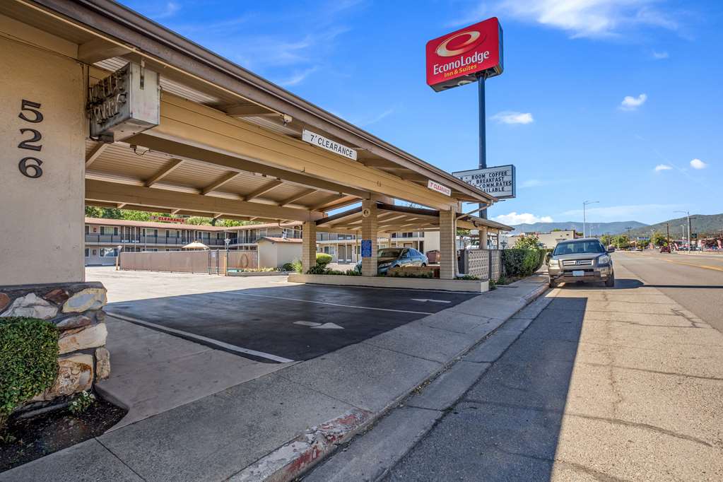 Econo Lodge Inn & Suites Yreka - photo 2