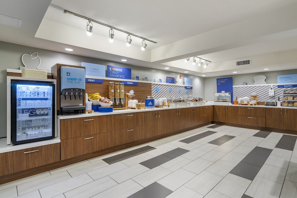 Holiday Inn Express Cape Coral Fort Myers Area by IHG - photo 30