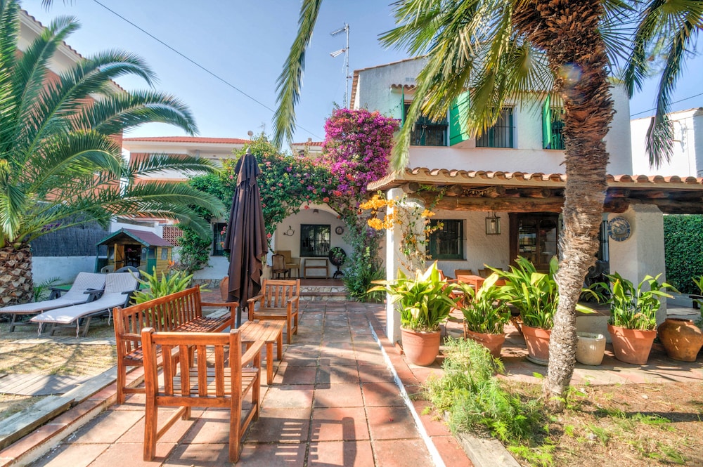Rustic Vinyet Sitges - carbon neutral hotel in Sitges