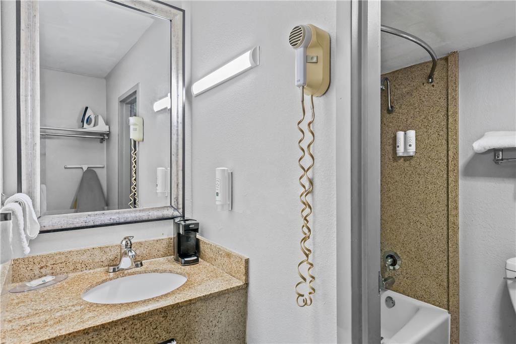 Quality Inn Bowling Green South - photo 15
