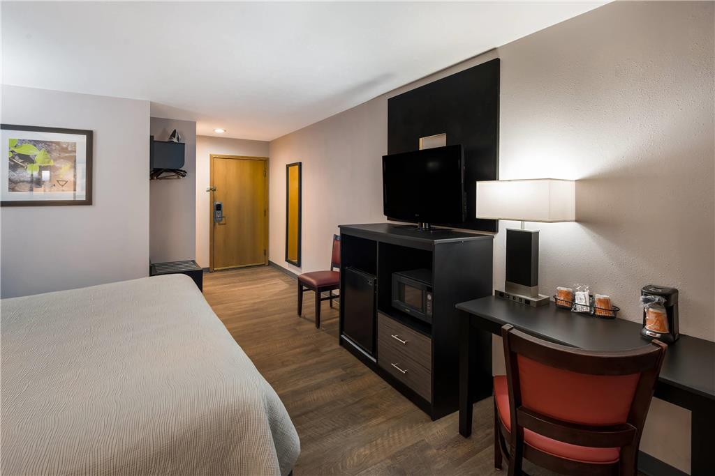 Quality inn & Suites Cincinnati I 275 - photo 12