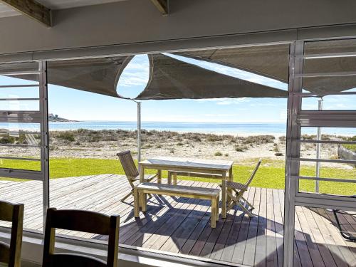 Suncatcher - carbon neutral hotel in Unknown City