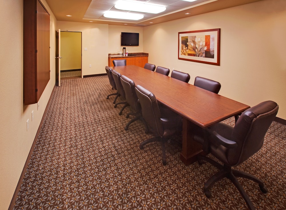 Candlewood Suites Bellevue by IHG - photo 32