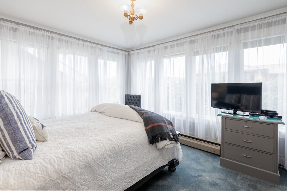 Nantucket Whale Inn - photo 15