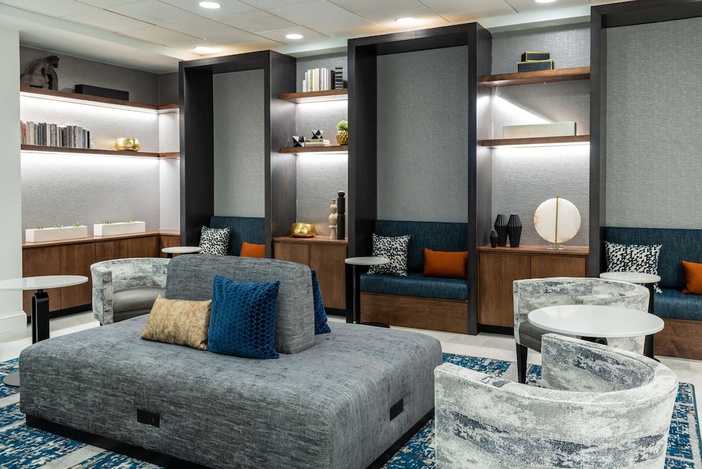 Hilton Garden Inn Arlington Courthouse Plaza - photo 2