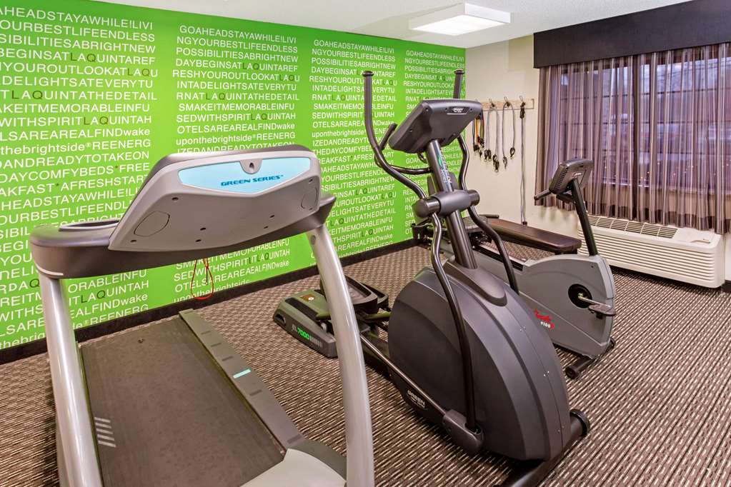 La Quinta Inn & Suites by Wyndham Milwaukee Delafield - photo 8
