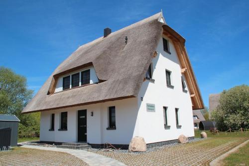 Ferienhaus Wiesengrund — 4-Star Luxury Hotel in Dranske, Germany
