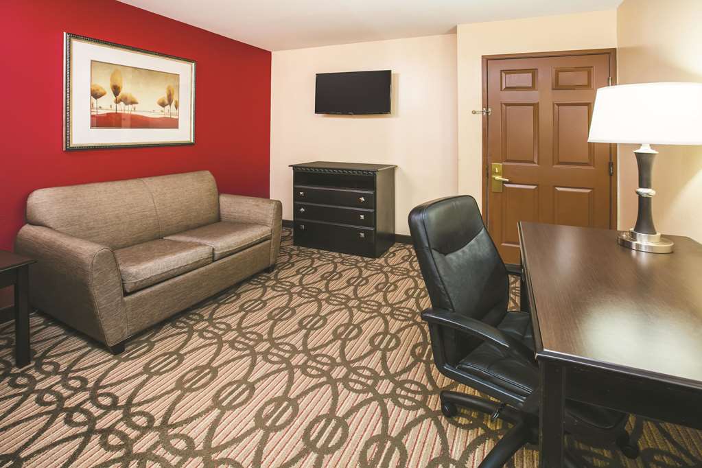 La Quinta Inn & Suites by Wyndham Dallas Mesquite - photo 45