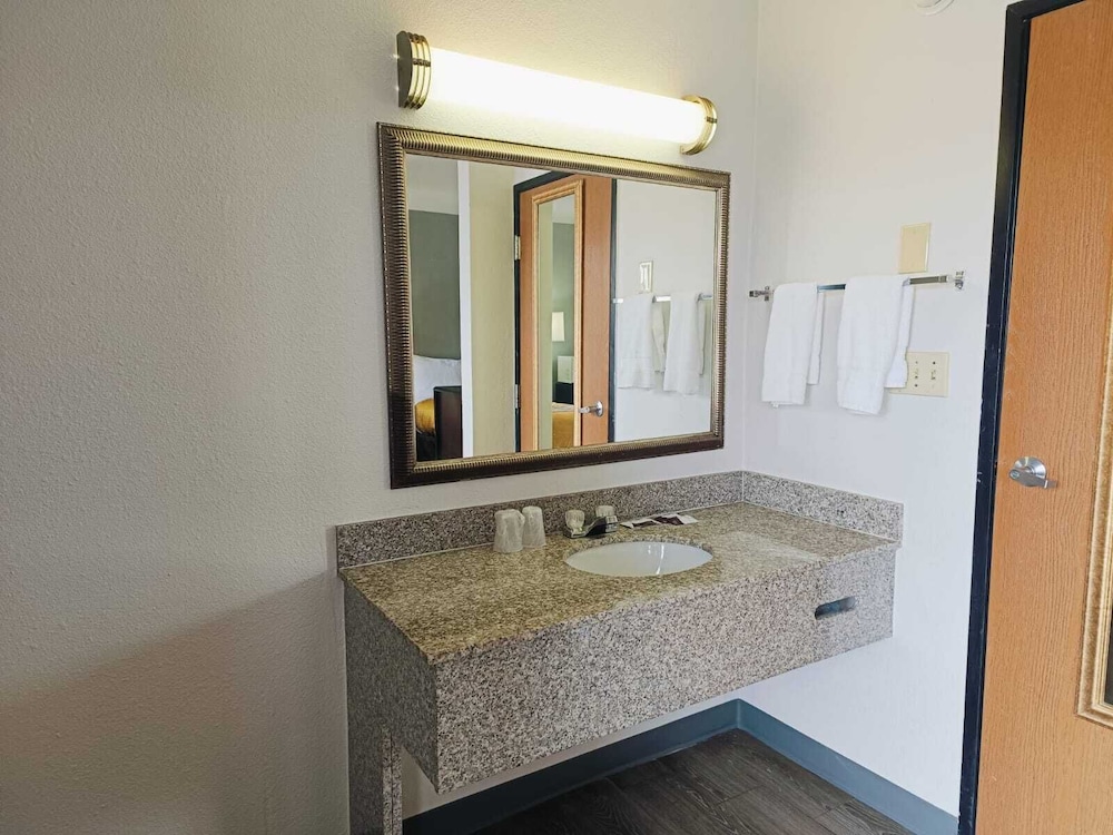 Lawton Hotel - photo 23