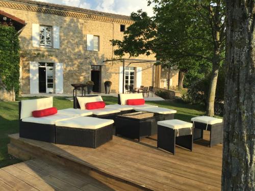 Agreable Bastide Provencale Avec Piscine — hotel in Barcelonne-Du-Gers