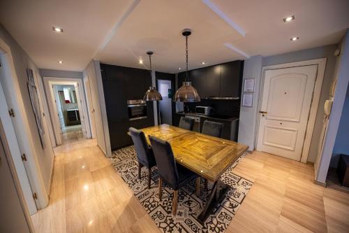 Rentitspain Jaen Atico Exlusivo Con Balcon Curvo En El Centro in Jaen, Spain