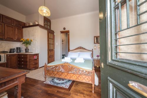 Charming Vintage Retreat — 4-Star Luxury Hotel in Athens, Greece