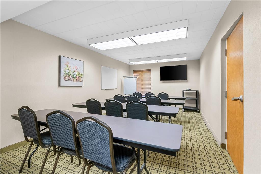 Clarion Inn Cranberry Township - photo 38