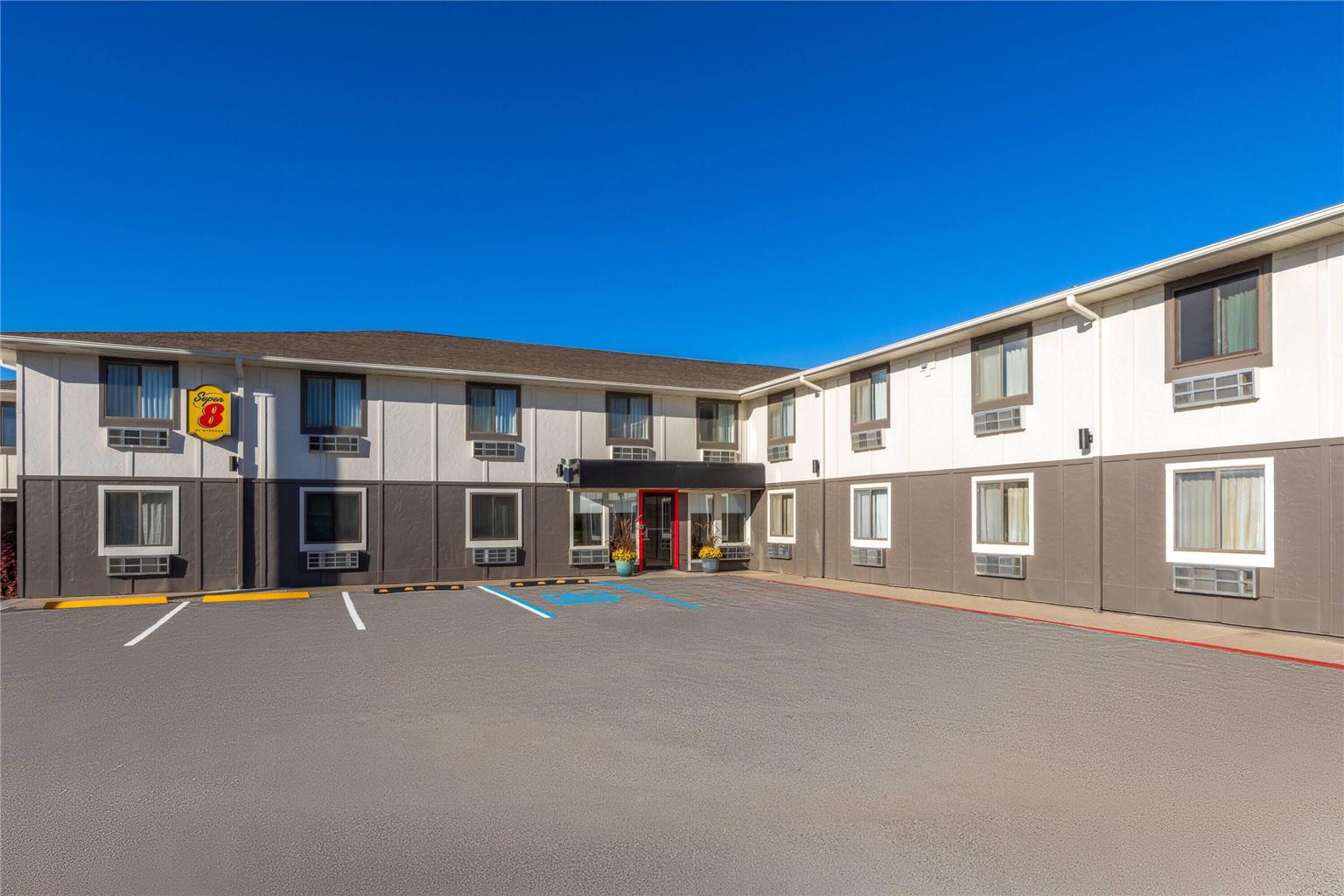 Super 8 by Wyndham Rock Port MO - photo 2