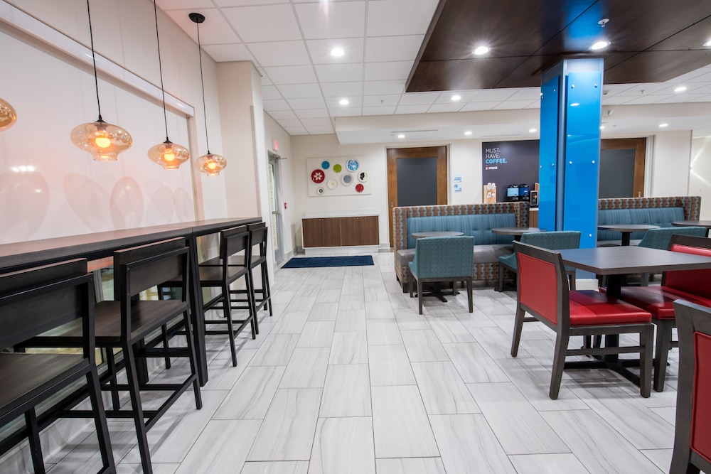 Holiday Inn Express & Suites Lake Charles South Casino Area by IHG - photo 83
