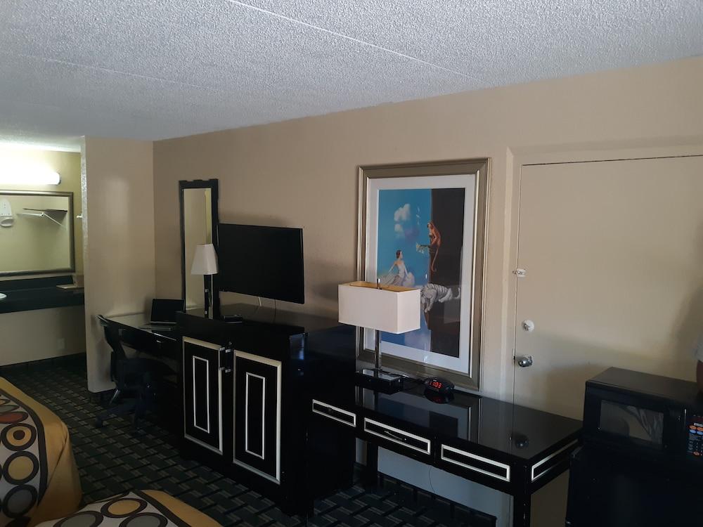 Super 8 Montgomery - photo 13