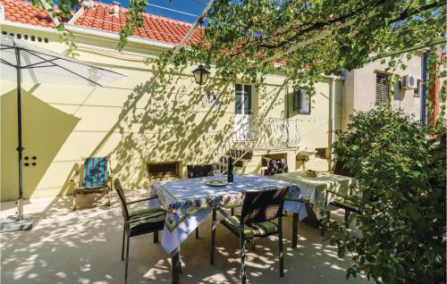 Three Bedroom Apartment In Zaton Veliki