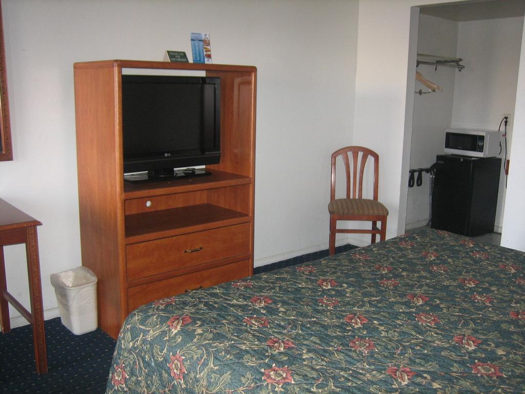 Best Interstate Inn - photo 13