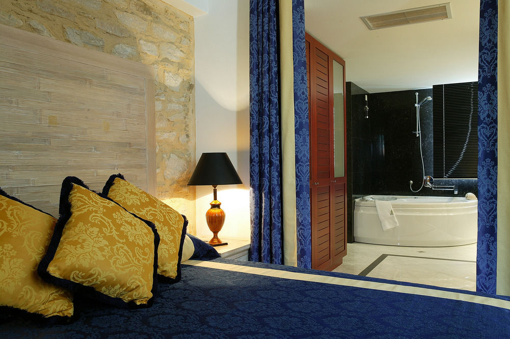 Maritsas Hotel & Suites — Portaria — photo 4