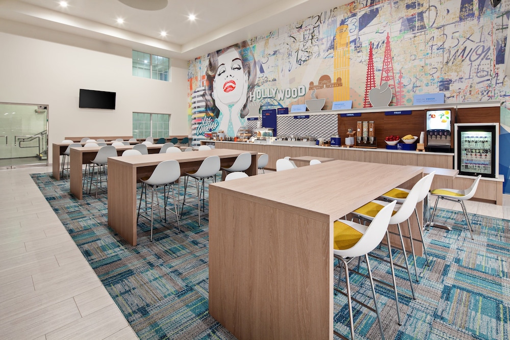 Holiday Inn Express Hotel & Suites Hollywood Walk of Fame by IHG - photo 60