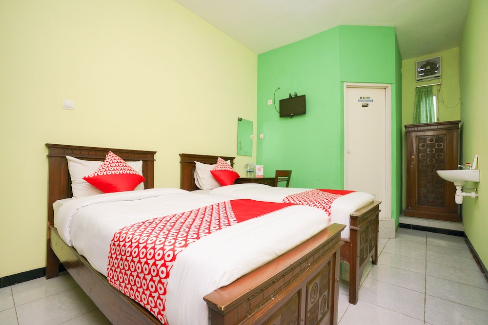 Penginapan Anggrek Syariah 1 by OYO Rooms in Probolinggo, Indonesia