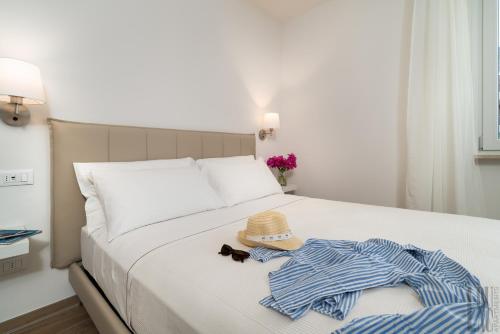 Belle Maison Du Lac Apartments — 4-Star Luxury Hotel in Sirmione, Italy