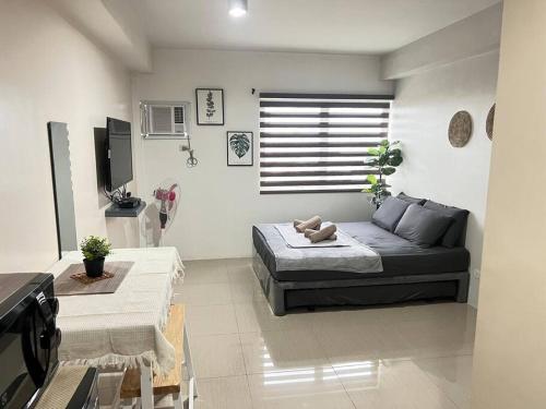 Cebusurestaypersimmon9thfloorstudiocondo - carbon neutral hotel in Cebu City