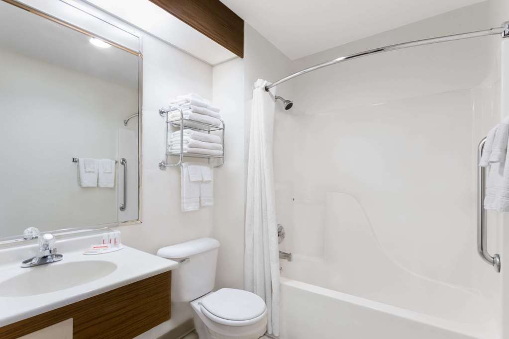 Super 8 by Wyndham Antigo - photo 4