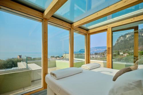 Villa Sunny Lake Suites — 4-Star Luxury Hotel in Bardolino, Italy