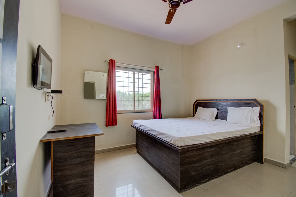 SPOT on 37864 Royal Stone Hotel — hotel in Sasvad