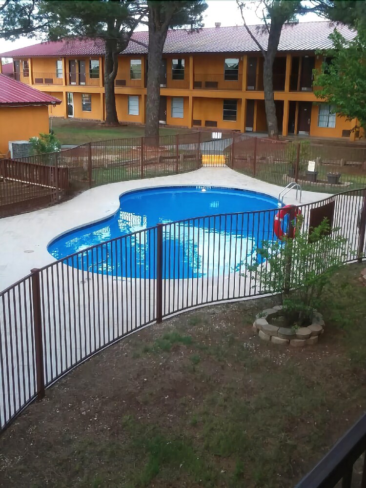 Sweetwater Inn - photo 12
