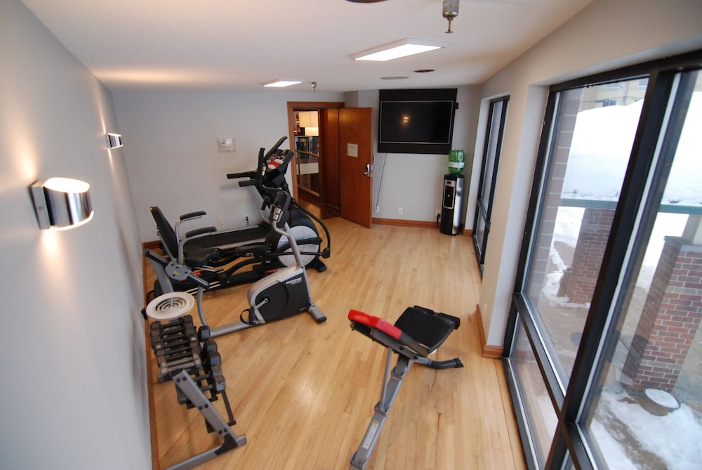 Express Suites Riverport Inn & Suites - photo 43