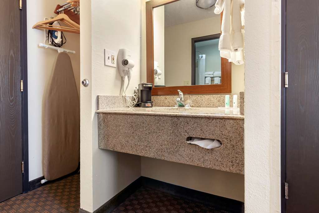 Quality Inn Hays I 70 - photo 12