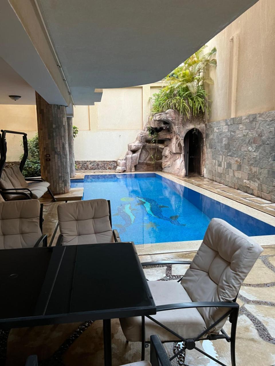 The GlassHouse Pool - carbon neutral hotel in Cairo