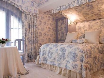 Chateau Les Charmettes — Auch