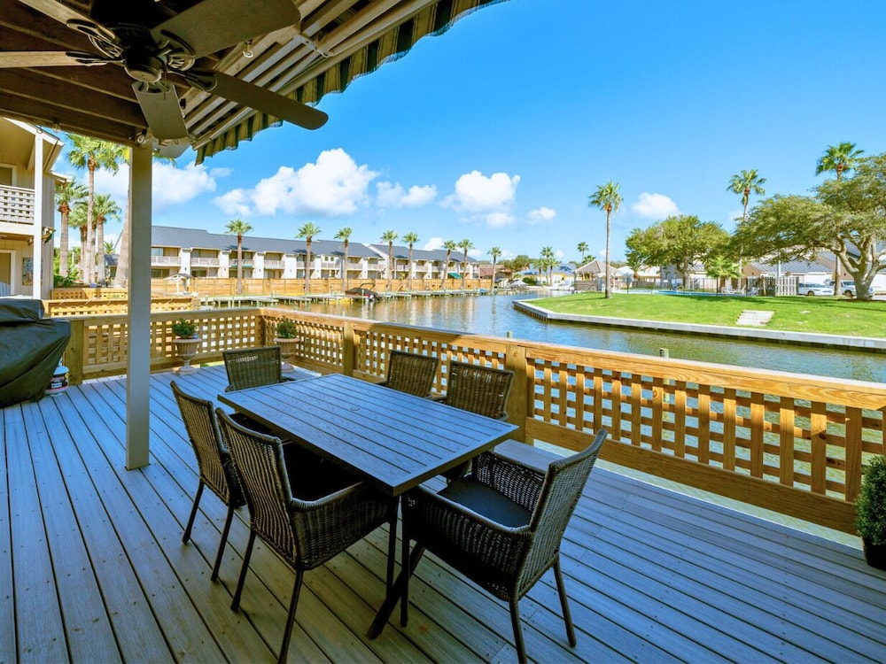 Bay House Condos by Miss Kitty s — 4-Star Luxury Hotel in Rockport, United States