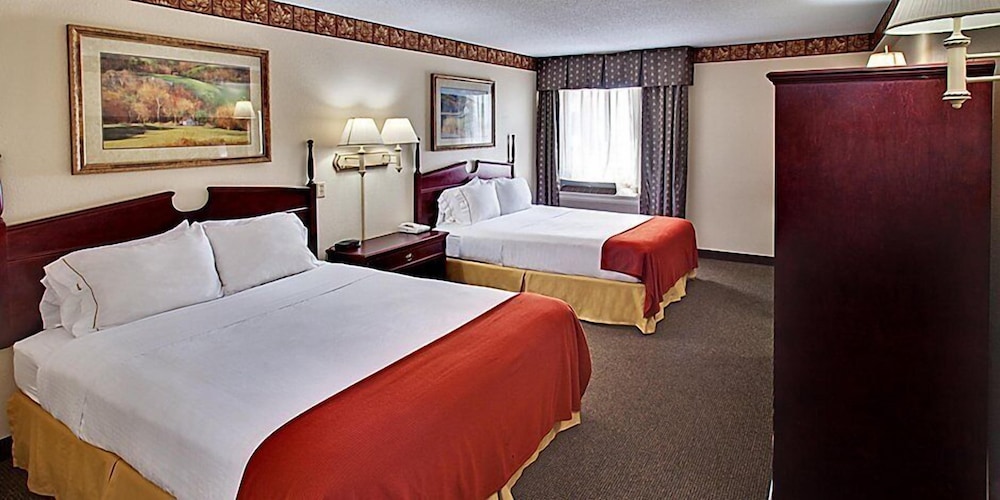 Holiday Inn Express & Suites Watertown by IHG - photo 2