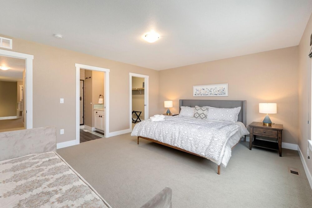 Amazing Urban Townhome near Breweries & River - photo 5