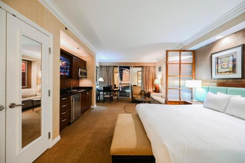 Mgm Signature Towers Balcony Suite Strip View No Resort Fees