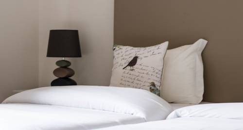 The Red Hot Chill House by LovelyStay — 4-Star Luxury Hotel in Arco Da Calheta, Portugal