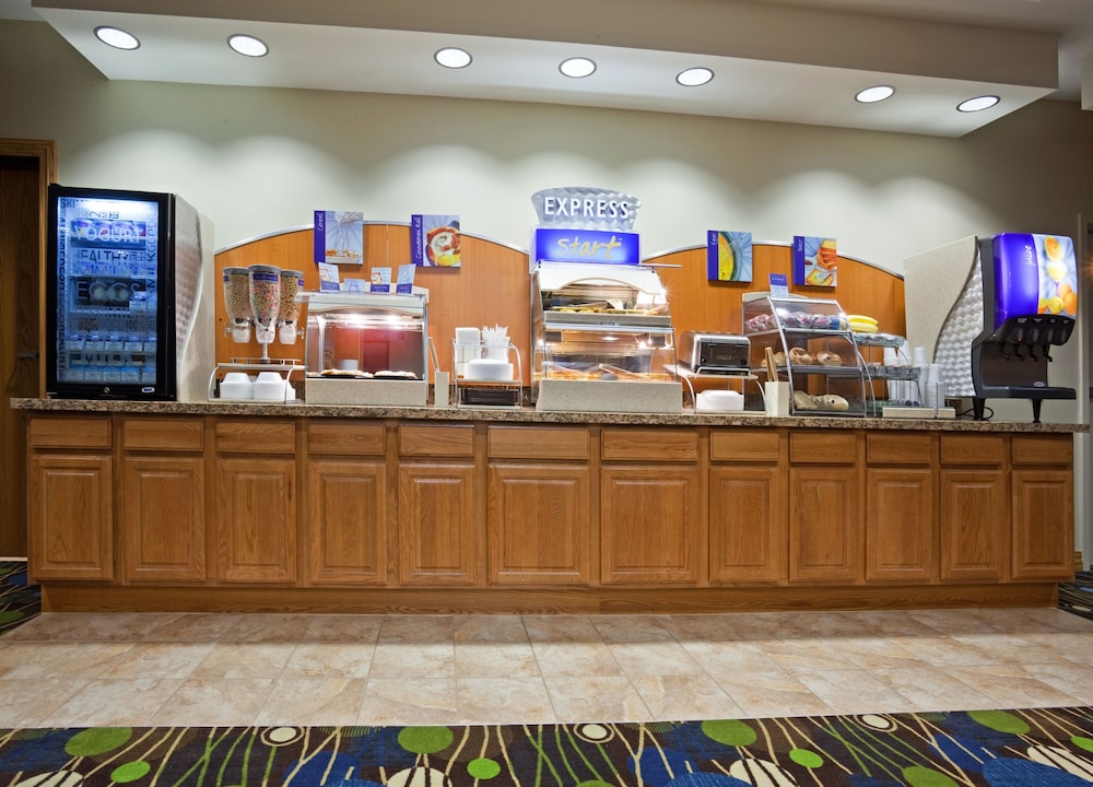 Holiday Inn Express & Suites Antigo by IHG - photo 32