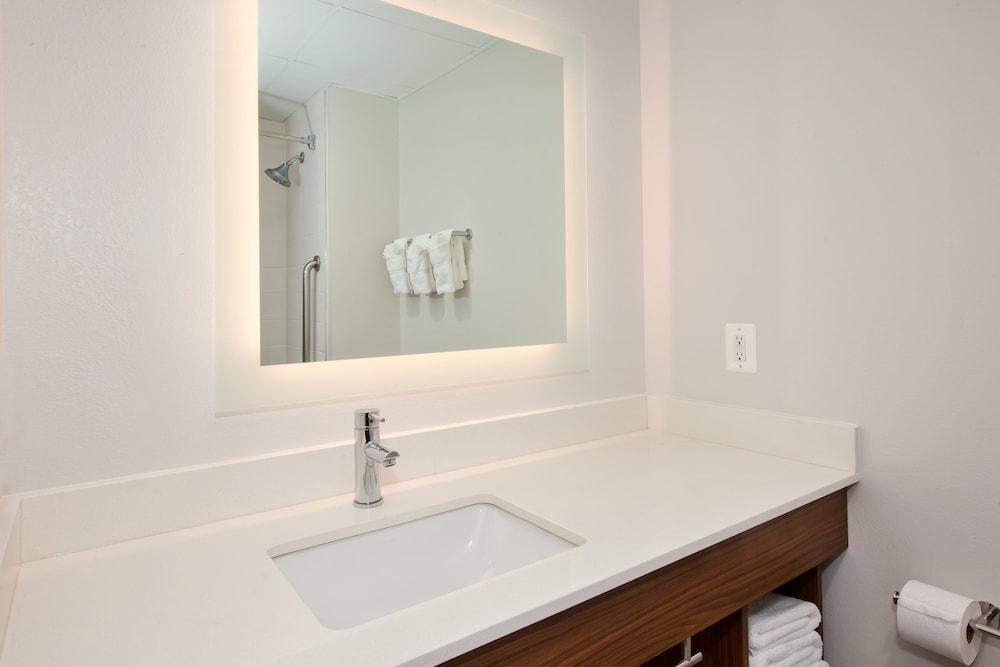Holiday Inn Express Hotel & Suites Warrenton by IHG - photo 18