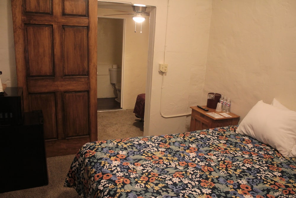 Shep's Miners Inn - photo 20