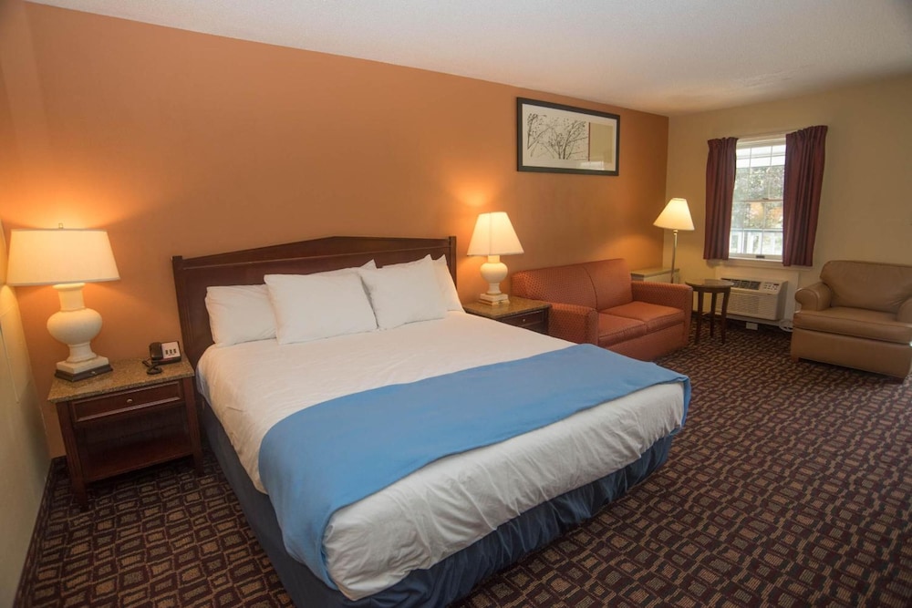 Colonnade Inn - photo 14