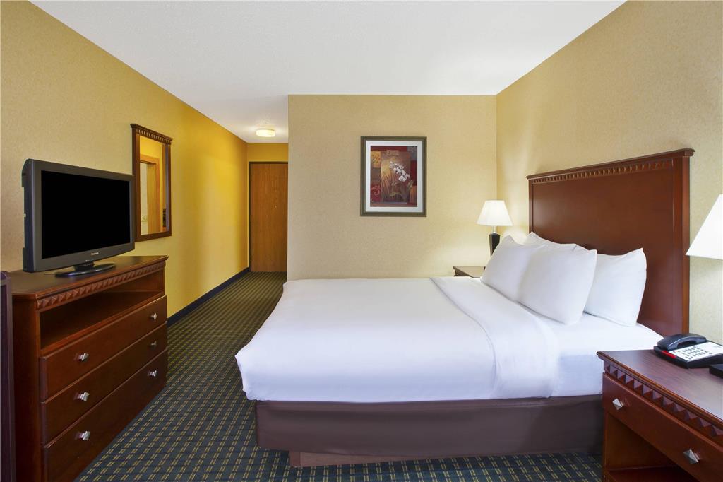 Quality Inn Marshall near I 69 - photo 7