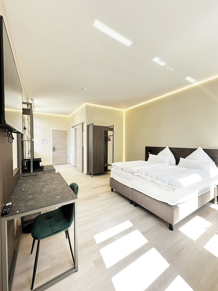 Treasury Hotel — Neuss