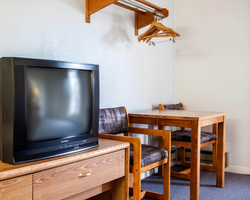 Econo Lodge West Liberty - photo 4