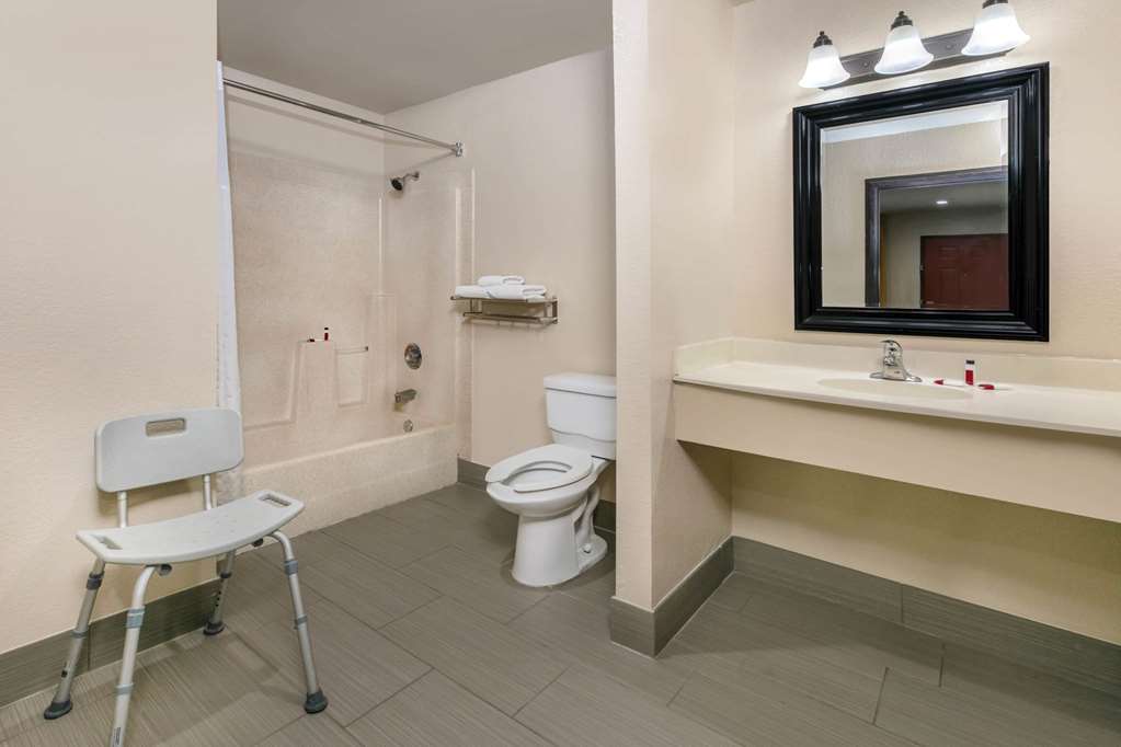 Super 8 by Wyndham Austin University Downtown Area - photo 16