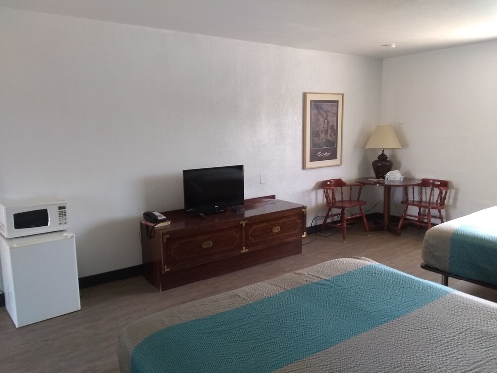 American Holiday Mesa Verde Inn - photo 17